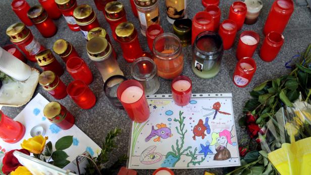 Trauer in St. Pölten: Vergangenen Freitag war ein Schüler in der Volksschule Wagram von seinem Vater angeschossen worden und starb später an seinen Verletzungen.