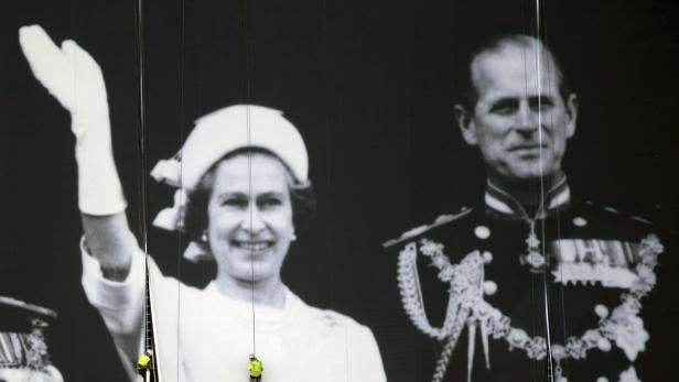 Winke, winke seit 60 Jahren: Die junge Elizabeth &amp; Philip