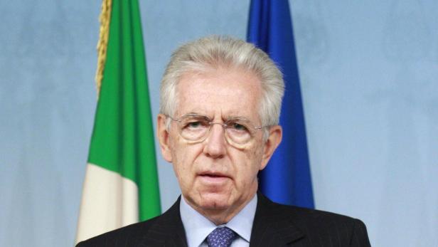 EPAepa03240385 Italian Prime Minister Mario Monti speaks during a press conference at Chigi Palace, Rome, Italy, 29 May 2012. At least eight people were killed when a powerful aftershock shook areas of northern Italy that had been hit earlier this month b Italien: Monti erwägt Fußball-Stopp