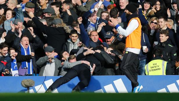 Chelsea-Coach Antonio Conte nahm ein verdientes Bad in der Menge.