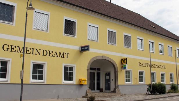 Gemeindehaus in Oed: Integirierte Bankfiliale wird geschlossen, im Haus soll ein Geldautomat installiert werden