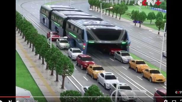 Chinesischer Tunnelbus soll über Stau gleiten