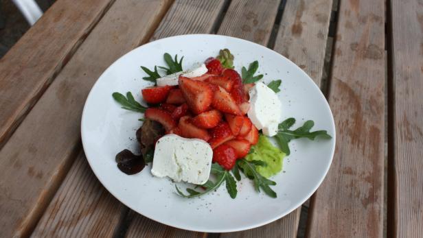 Dinner for One: Pikanter Erdbeersalat