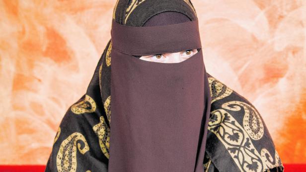 Muslima: "Die Regierung will mich zu Hause einsperren"