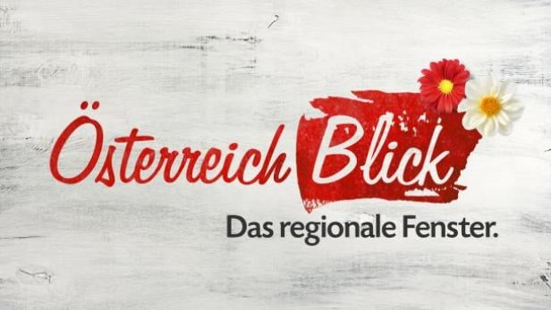 Das Logo der Sendung „Österreich Blick“ mit zwei Blumen auf einem weißen Holzhintergrund.
