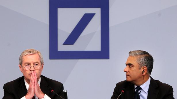 Die Doppelspitze Jürgen Fitschen (l.) und Anshu Jain ist seit 2012 an Bord. Bis 2020 soll der Bankkonzern kräftig umgekrempelt werden.