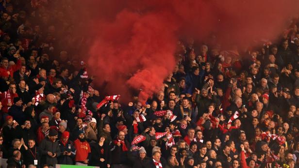 Die Liverpool-Fans werden in Manchester wieder für Feuer auf den Rängen sorgen.