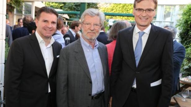 Gerald Grünberger (VÖZ-Geschäftsführer), Oscar Bronner und Thomas Kralinger (VÖZ-Präsident). (v.l.n.r. - c: voez - wache marcus)