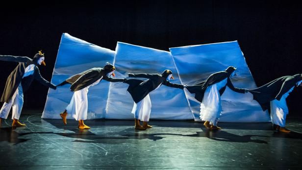 Szenenfoto aus &quot;Pinguin People&quot; vom Theater Asou (Graz)
