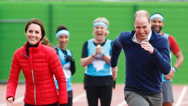 Für ihre &quot;Heads Together&quot;-Initiative nahmen Kate, William und Harry zusammen mit anderen Teilnehmern des &quot;Virgin Money London Marathons&quot; beim Training teil - und lieferten sich dabei ein Wettrennen.