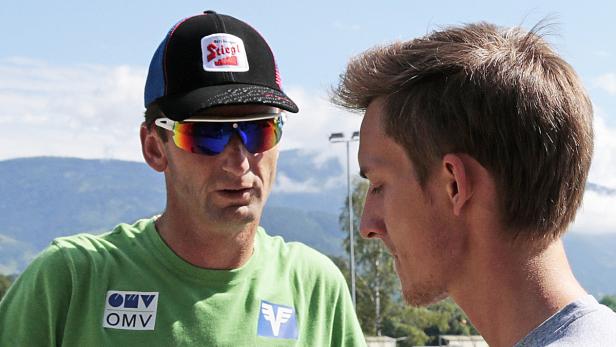 Saisonstart: Trainer Heinz Kuttin mit Vorflieger Gregor Schlierenzauer.