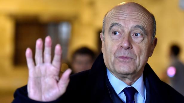 (FILES) This file photo taken on February 01, 2017 shows Mayor of Bordeaux Alain Juppe raising a hand in Bordeaux, southwestern France. Bordeaux&#039; mayor and former candidate for the right-wing primaries ahead of the 2017 presidential elections Alain Juppe, once again rejected the possibility to be a candidate for the 2017 presidential elections representing Les Republicains&#039; party in the event of a withdrawal of Francois Fillon : &quot;clearly and finally, it&#039;s a no&quot;, he told on February 6, 2017, at some journalists in Bordeaux. / AFP PHOTO / GEORGES GOBET