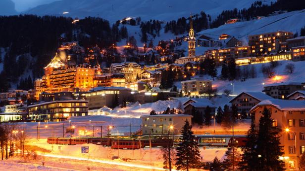 Haben Sie St. Moritz schon bei Nacht gesehen? Dann wird&#039;s Zeit!