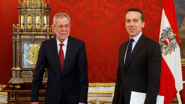 Austrian President Van der Bellen receives Chancel Offizieller Premierentalk zwischen Kern und Van der Bellen.