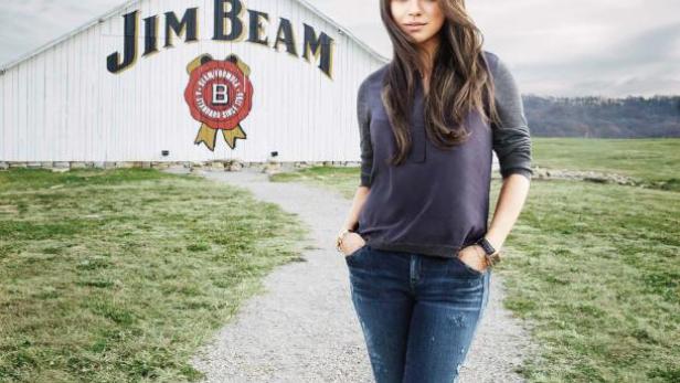 Mila Kunis macht Jim Beam augen- und auffälliger, um gemeinsam Geschichte zu schreiben. (c: beam deutschland)