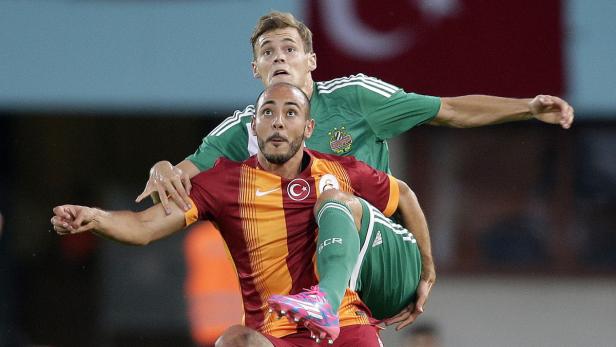 Überraschung: Rapid (hinten Stefan Stangl) hatte Galatasaray (Nordin Amrabat) gut im Griff.