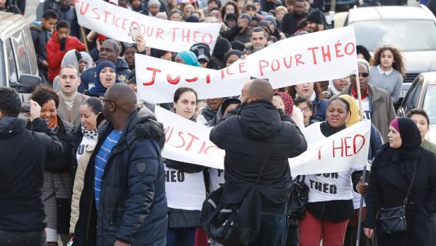 Paris: Proteste nach Misshandlung eines jungen Schwarzen