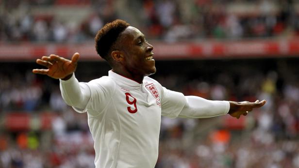 Danny Welbeck jubelt in seinem England-Trikot mit der Nummer 9.