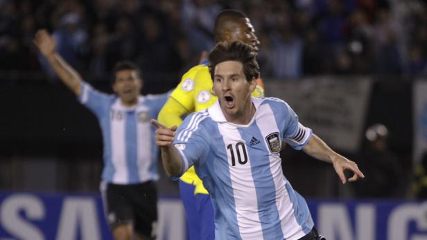 Lionel Messi jubelt in einem Spiel für Argentinien.
