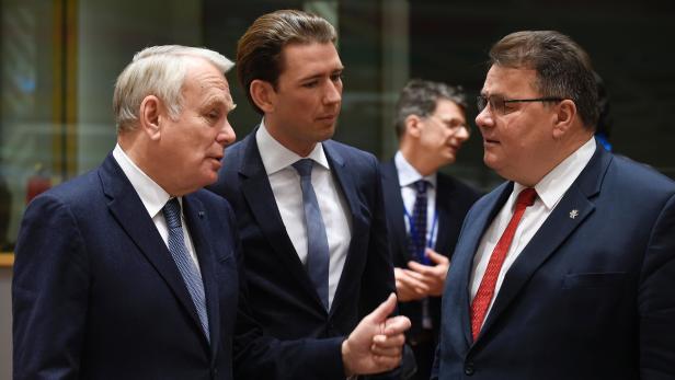 links: Außenminister von Frankreich Jean Marc, in der Mitte: Außenminister Sebastian Kurz und rechts: der Außenminister von Spanien