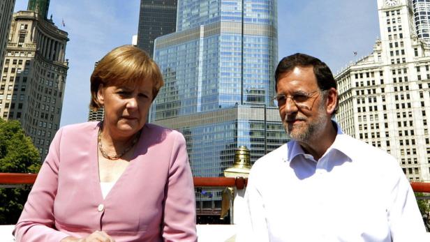 Angela Merkel und Mariano Rajoy vor der Skyline von Chicago.