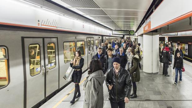 Zwei Euro pro Mitarbeiter zahlen Unternehmer derzeit U-Bahn-Steuer.