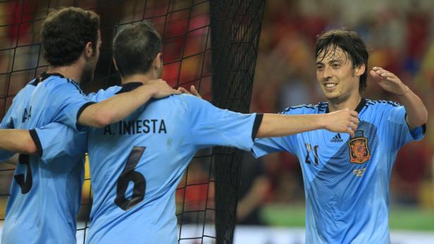 David Silva und Andrés Iniesta feiern für die spanische Nationalmannschaft.