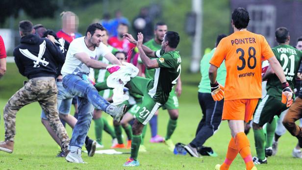Spieler von Maccabi Haifa wurden während eines Testspiels in Bischofshofen von Zuschauern angegriffen.