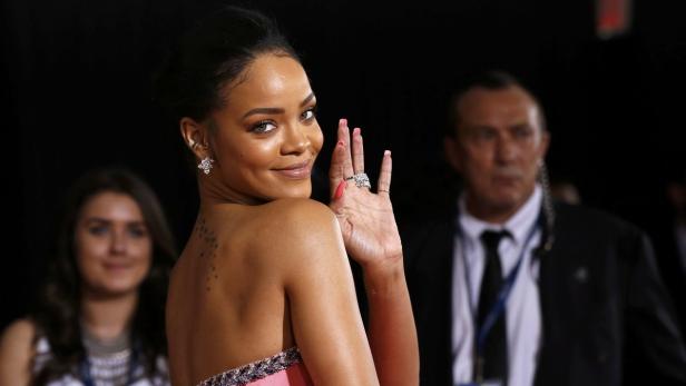 Schon seit einigen Wochen wird berichtet, dass Rihanna und Leonardo DiCaprio gerade mächtig turteln und auf privaten Partys vor allen Anwesenden gerne auf Tuchfühlung gehen. Jetzt soll Leo sogar die Geburtstagsparty für RiRi organisiert haben.