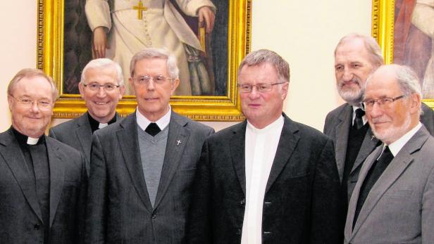 Die Führung der Diözese (v.l.): Generalvikar Lederhilger, Bischofsvikare Hintermaier und Mittendorfer, Bischof Scheuer, Bischofsvikare Viehböck und Haidinger.