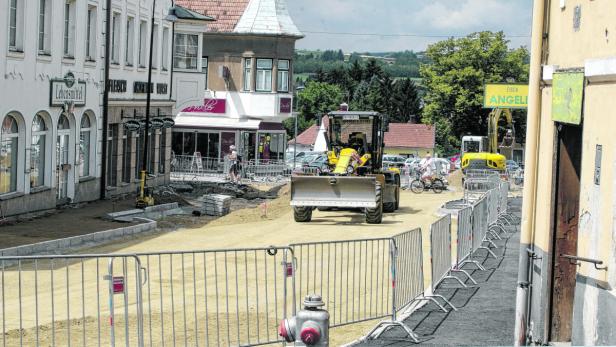 Bereits Mitte August soll die Znaimer Straße in Hollabrunn fertig sein