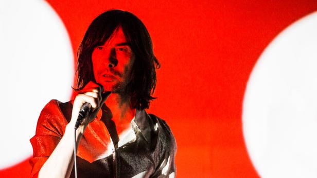 Bobby Gillespie ist wieder in den Farbtopf gefallen.