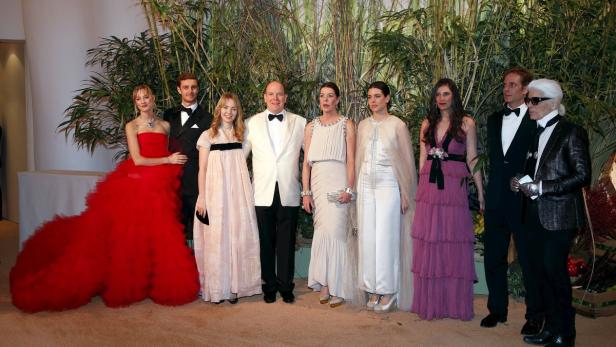 Mitglieder der monegassischen Fürstenfamilie posieren für ein Gruppenfoto.