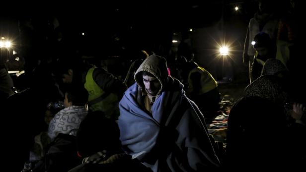 Flüchtlinge in Lesbos am Sonntag.