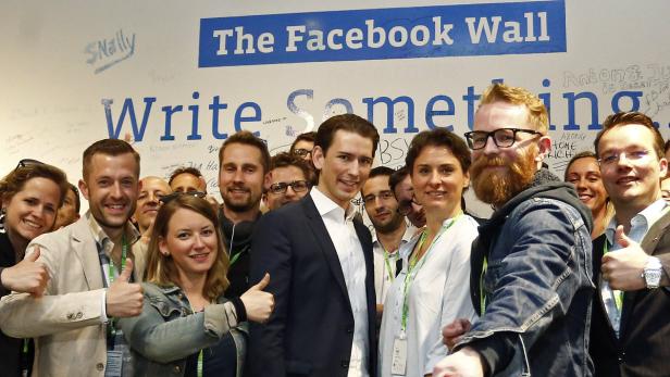 Daumen hoch: Außenminister Sebastian Kurz gemeinsam mit österreichischen Start-up-Unternehmern auf Arbeitsbesuch beim Social-Media-Giganten Facebook in Silicon Valley.