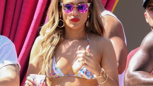 Jennifer Lopez zeigt Bikini-Figur mit 46
