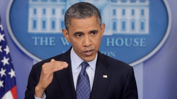 EPAepa03254848 US President Barack Obama delivers remarks on the US economy, urging Congress to pass legislation that supports infrastructure, education and jobs, during a news conference in the Brady Press Briefing Room of the White House, Washington, DC Wirtschaftslage drückt Obamas Umfragewerte