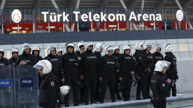 Betreten verboten: Die Türk-Telekom-Arena in Istanbul musste zwei Stunden vor dem Derby Galatasaray – Fenerbahçe geräumt werden.