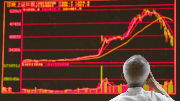 Kursstürze an den Börsen in Schanghai und Schenzehn haben rund 32 Milliarden Euro an Börsenwerte vernichtet.