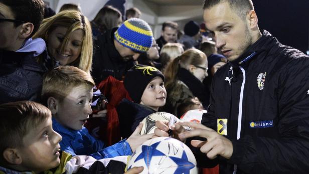 Marko Arnautovic bewältigte den Fan-Ansturm souverän.