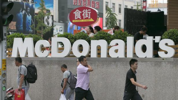 McDonald’s in Peking: In vielen Filialen müssen Kunden angesichts des Fleischskandals auf Klassiker der US-Fastfoodkette verzichten.