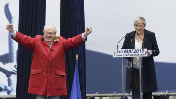 Front-National-Gründer Jean-Mari Le Pen versuchte der Parteichefin, Tochter Marine, die Show zu stehlen