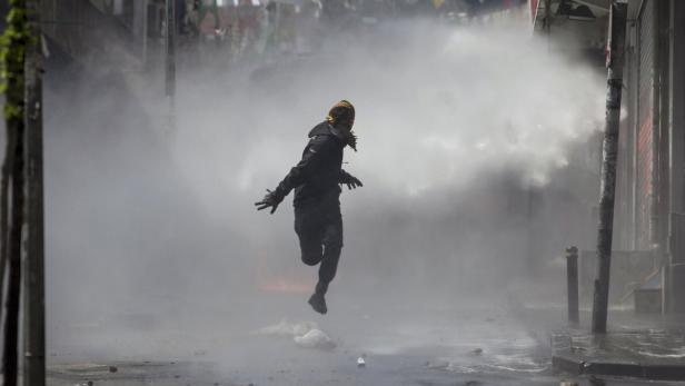 Tränengas und Wasserwerfer gegen Demonstranten