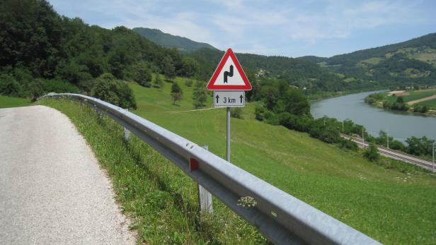 Grüne Welle für Radler: Auf der ruhigen 679 parallel zu Save und Bahn nach Sevnica