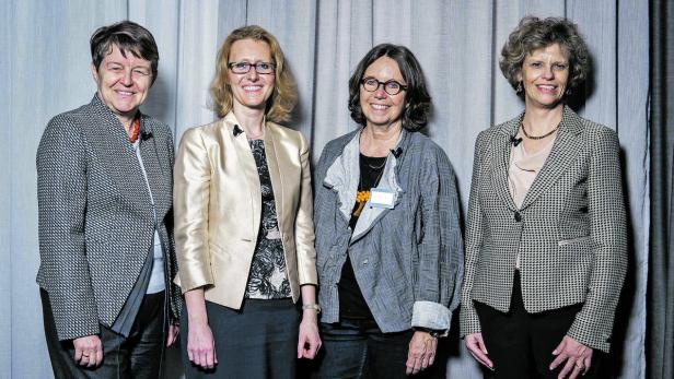 Brigitte Ederer, Sabine Prossinger, Renée Schröder und Sabine Haag (v. li.) im Talk bei Freshfields.