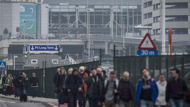 Die belgische Hauptstadt Brüssel wurde am Dienstag Morgen von zumindest zwei schweren Anschlägen erschüttert.