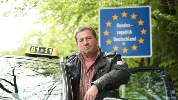 Taxifahrer Peter Flanderer bringt keine Fahrgäste mehr nach Bayern. „Auf die paar Euro verzichte ich gerne, weil ich mir damit viel Ärger erspare.“