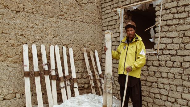 Carving-Ski made in Afghanistan: Der Yakhmalak