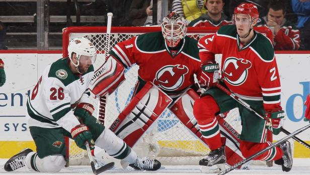 Ein Eishockeyspiel zwischen den Minnesota Wild und den New Jersey Devils.