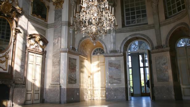 Spieltempel im barocken Palais konkurriert mit einer Baulücke der Casinos Austria im 15. Bezirk